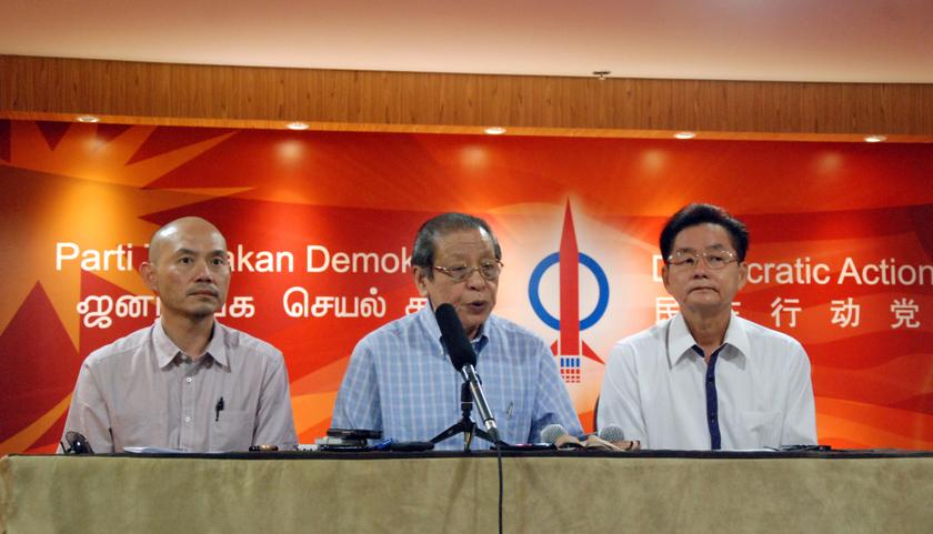(from left) Lim Lip Eng, Lim Kit Siang and Wong Sze Phin @ Jimmy at a press conference at the DAP HQ in Kuala Lumpur, April 14, 2014.  Picture by Yusof Mat Isa