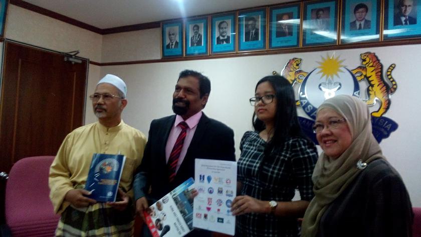 MMA president Datuk NKS Tharmaseelan (2nd left) said the association will not only de-register doctors who carry out the amputation under hudud law, but will also lodge police reports against them. u00e2u20acu201d Picture by Ida Lim