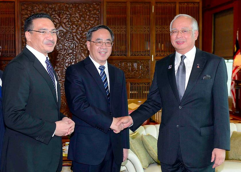 Prime minister Datuk Seri Najib Razak greets Communist Party of China (CPC) Central Committee Political Bureau member Hu Chunhua and his delegation at the formeru00e2u20acu2122s office in Perdana Putra Building. u00e2u20acu201d Bernama pic