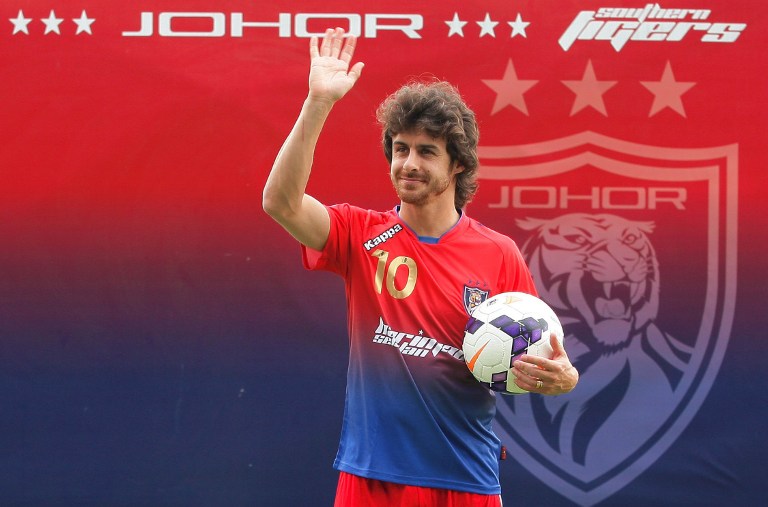 Former Argentina national squad football player Pablo Aimar waves during a photo call after signing his new contract in Johor Baru on September 14, 2013. u00e2u20acu201d AFP pic