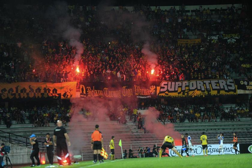 A commotion sparked off at the Perak Stadium between Perak-JDT supporters who  threw various objects including firecrackers at each other. u00e2u20acu2022 Bernama pic