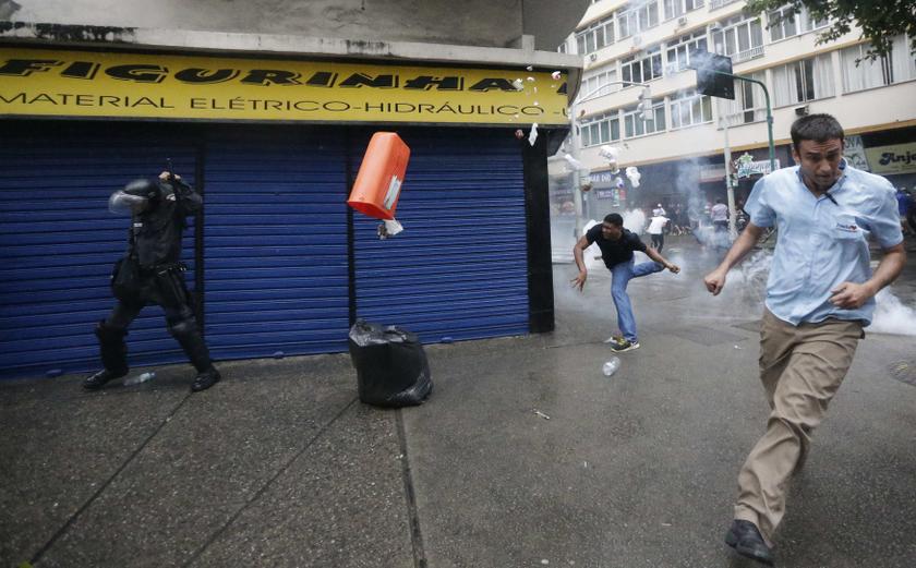 A resident of Pavao-Pavaozinho slum clashes with riot police during a protest against the death of Douglas Rafael da Silva Pereira, 25, after his burial in Rio de Janeiro April 24, 2014. u00e2u20acu201d Reuters pic