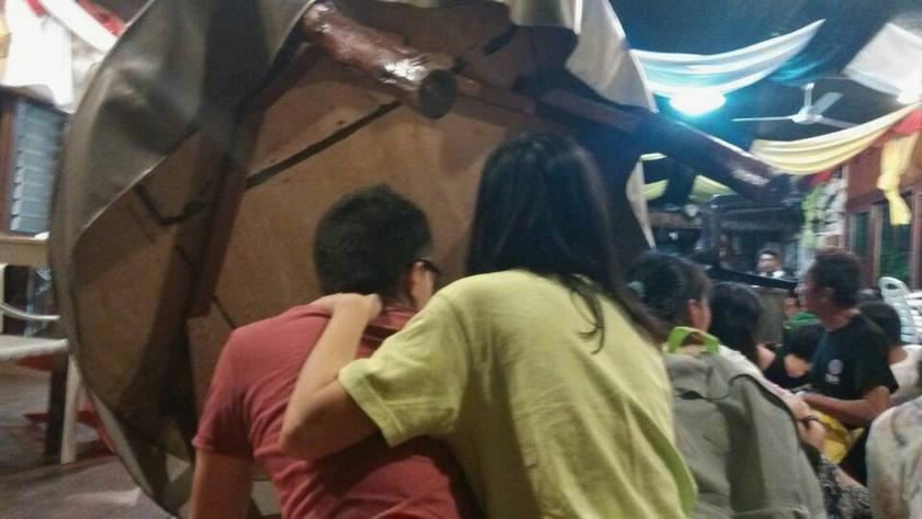 Tourists take cover on the floor next to an overturned table as armed men occupy a resort near Semporna, in Sabah, April 2, 2014. u00e2u20acu201d Reuters pic