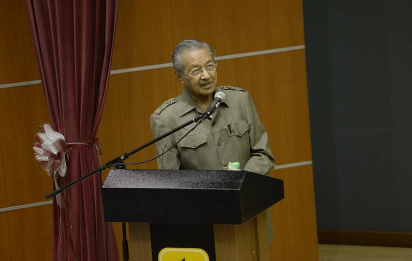 Tun Dr Mahathir speaking at the launch of Tan Sri Razali Ismail's book at the Institute of Diplomatic and Foreign Relations in Kuala Lumpur, April 30, 2014. u00e2u20acu201d Picture by Yusof Mat Isa