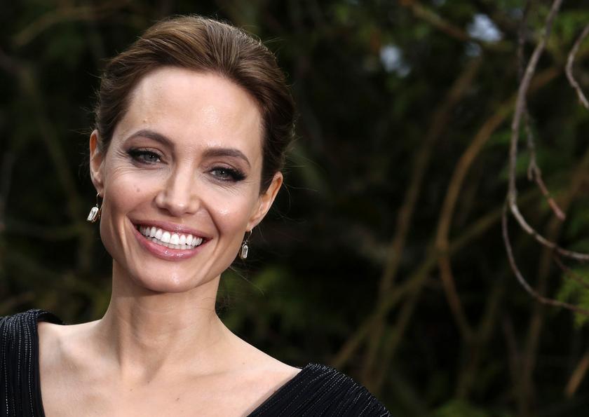 Actress Angelina Jolie arrives for a special Maleficent Costume Display at Kensington Palace in London May 8, 2014. u00e2u20acu201d Reuters pic