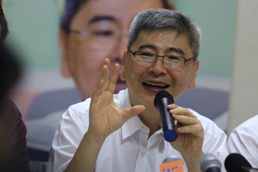 Datuk Mah Siew Keong holds a press conference at PGRM centre, May 29, 2014. u00e2u20acu201d Picture by Saw Siow Feng
