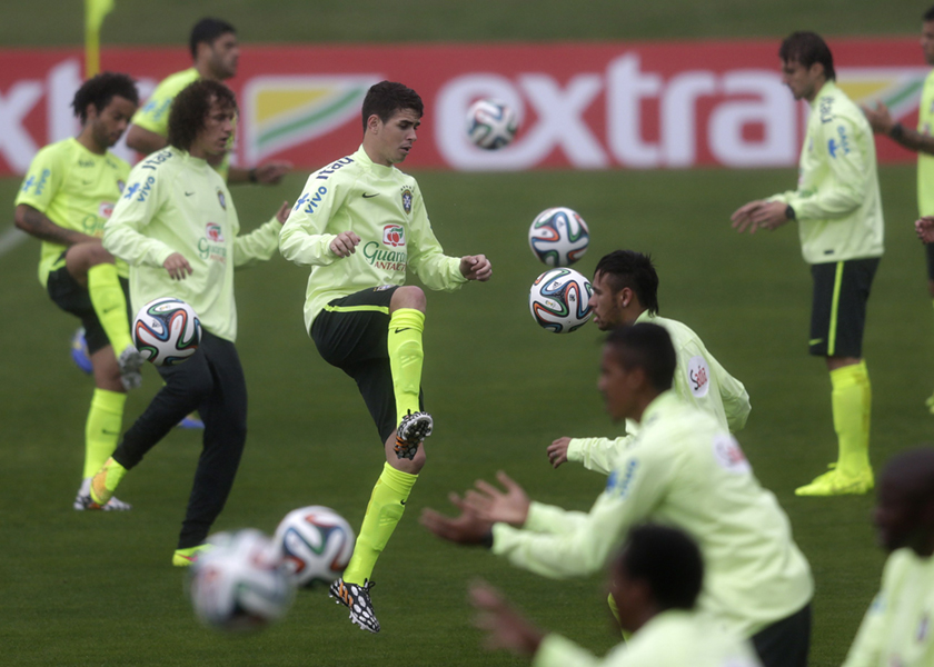 Brazil's national soccer team player Oscar attends a training session in Teresopolis near Rio de Janeiro May 28, 2014. The Brazil national soccer team still remains on top for World Cup hopes, May 28, 2014. u00e2u20acu201d Reuters pic
