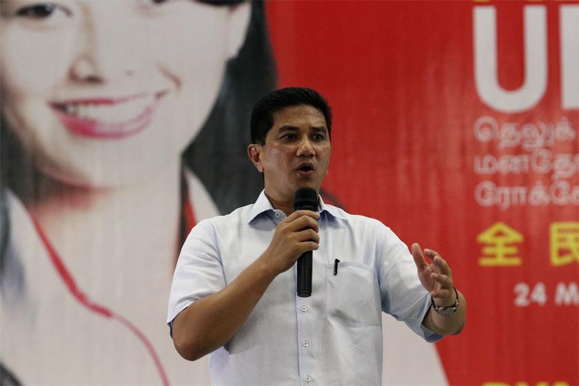 PKR's Azmin Ali gives a speech during a dinner with party supporters in Teluk Intan,Perak, May 24, 2014. u00e2u20acu201d Picture by Yusof Mat Isa
