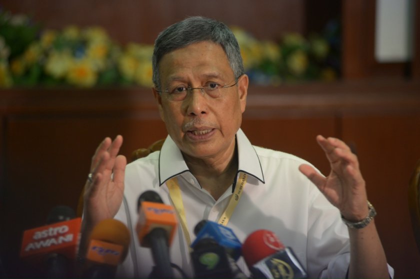 Election Commission (EC) chairman Tan Sri Abdul Aziz Mohd Yusof speaks at a news conference in George Town, Penang, May 25, 2014. u00e2u20acu201d Picture by K.E. Ooi