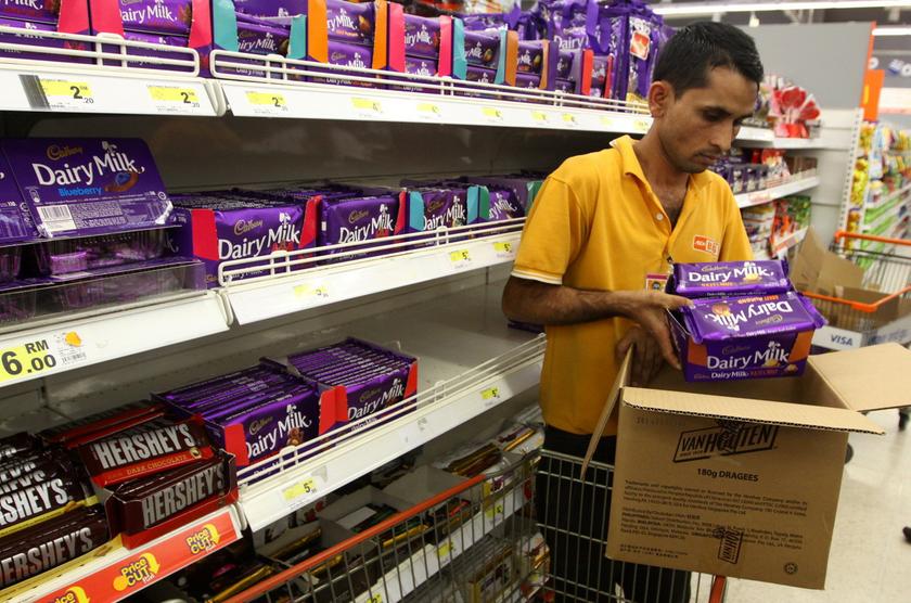 A staff removes packages of Cadbury Dairy Milk Hazelnut that have been confirmed to contain traces of pig DNA from a shelf at a local supermarket, Kuala Lumpur, May 24, 2014. u00e2u20acu201d Bernama pic