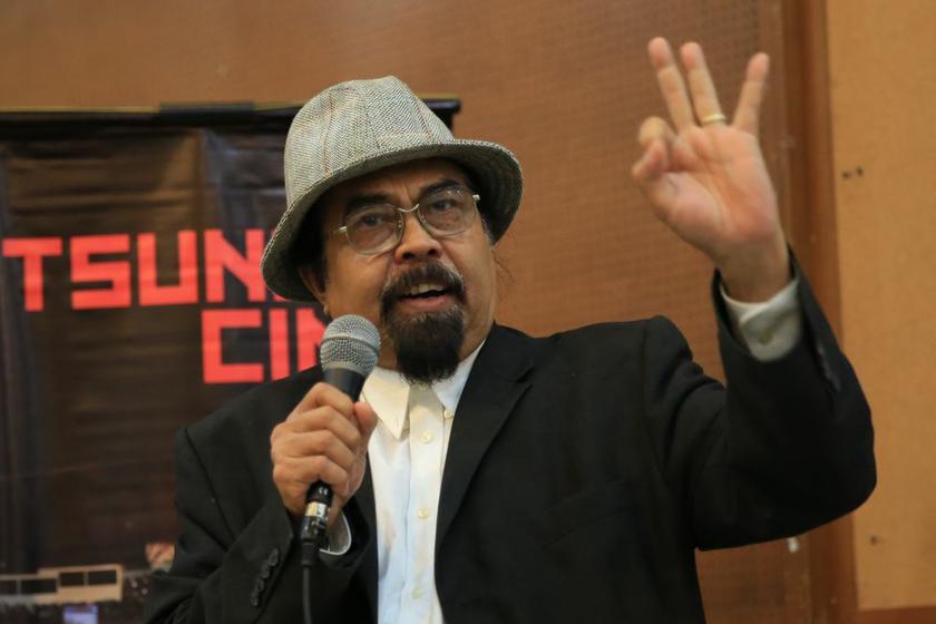 Political activist Hishamuddin Rais (pic) who spoke at the u00e2u20acu02dcpolitical tsunamiu00e2u20acu2122 forum last night, claims that the real objective of rallies is only to apply pressure on the ruling class until it self-destructs. u00e2u20acu2022 Picture by Saw Siow Feng