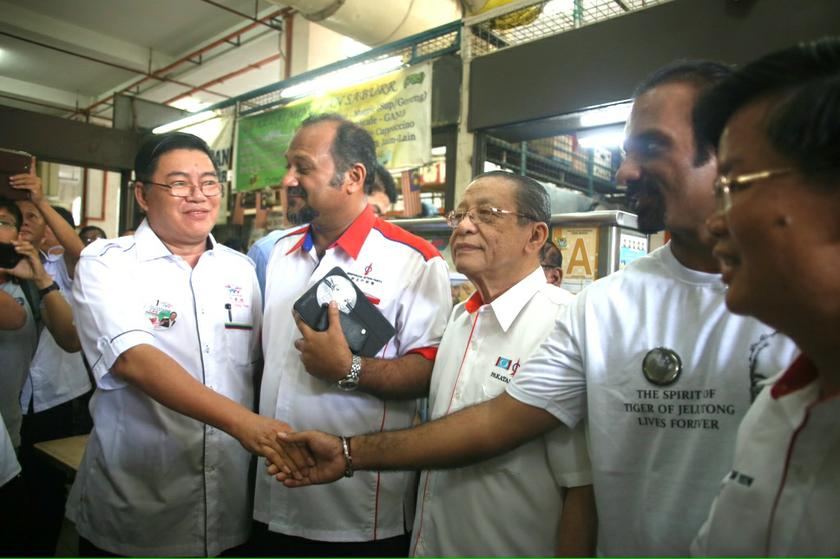 Bukit Gelugor Parti Cinta Malaysia candidate Huang Cheng Guan (far left) and DAP candidate Ramkarpal Singh (second from right) shaking hands upon stumbling into each other at the Farlim market in Air Itam, Penang, May 15, 2014.u00e2u20acu2022 Picture by K.E. Ooi