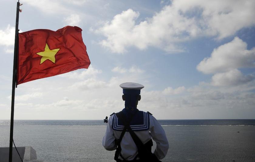 A Vietnamese naval soldier stands quard at Thuyen Chai island in the Spratly archipelago in this January 17, 2013, file picture Reuters