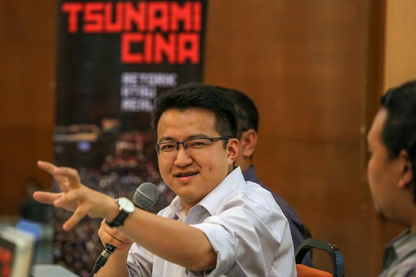 DAPu00e2u20acu2122s Kluang MP, Liew Chin Tong speaks at the u00e2u20acu02dcApakah ada lagi Tsunami Politik?u00e2u20acu2122 forum at the Kuala Lumpur Selangor Chinese Assembly Hall (KLSCAH), Kuala Lumpur, May 6, 2014. u00e2u20acu2022 Picture by Saw Siow Feng