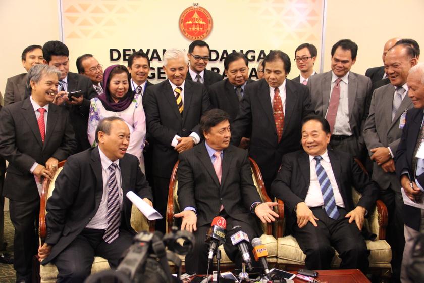 Tan Sri William Mawan Ikom holds a press conference to announce the formation of a new BN-friendly party Tenaga Rakyat Sarawak (Teras) at the Sarawak Legislative Assembly building in Kuching, on May 15, 2014. u00e2u20acu201d Picture by Nigel Edgarn