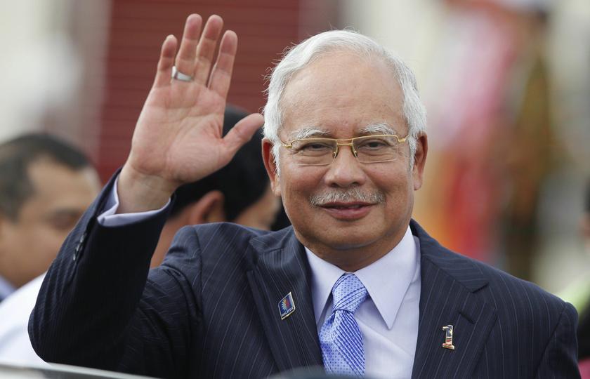 Malaysiau00e2u20acu2122s Prime Minister Najib Razak waves as he arrives at Naypyitaw international airport to attend 24th ASEAN Summit May 10, 2014. u00e2u20acu2022 Reuters pic