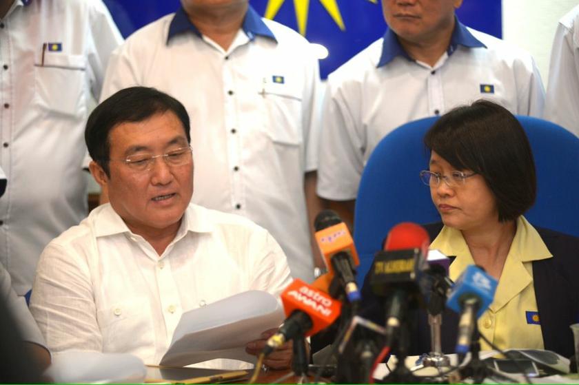 MCA secretary-general Datuk Seri Ong (left) confirms that the party will not contest in the Bukit Gelugor by-election at a press conference in George Town, Penang, May 10, 2014. u00e2u20acu2022 Picture by K.E. Ooi