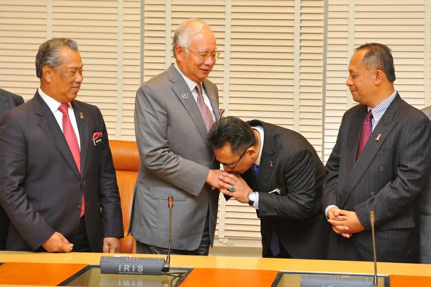 Terengganu crisis averted, Umno reps to retract resignations, new MB ...