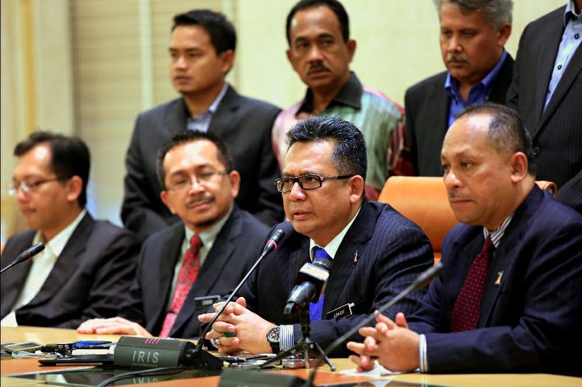Terenganu mentri besar Datuk Ahmad Razif Abdul Rahman (front row, second from the right) speaks at a press conference at Seri Perdana, the Prime Minister's office in Putrajaya, May 14, 2014. u00e2u20acu201d Picture by Saw Siow Feng