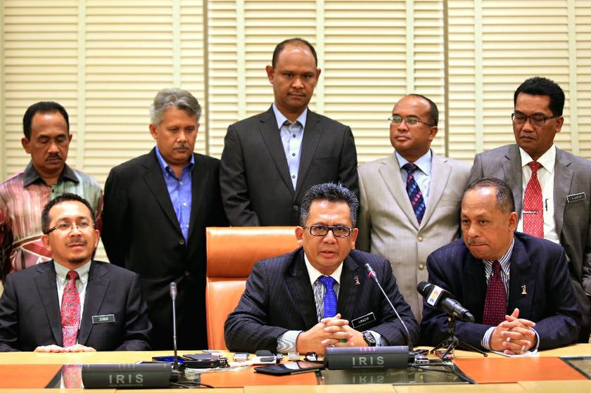 Terenganu mentri besar Datuk Ahmad Razif Abdul Rahman (front row, second from the right) speaks at a press conference at Seri Perdana, the Prime Minister's office in Putrajaya, May 14, 2014. u00e2u20acu201d Picture by Saw Siow Feng
