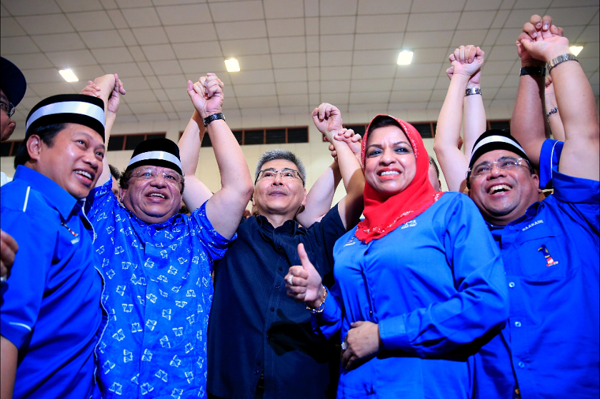 Datuk Mah Siew Keong (centre) celebrates his win in Teluk Intan with BN leaders, on May 31, 2014. u00e2u20acu201d Picture by Saw Siow Feng