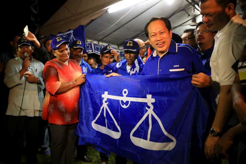 Datuk Ahmad Maslan poses with supporters after a BN ceramah at Taman Desa Bakti, Teluk Intan, May 27, 2014. u00e2u20acu201d Picture by Saw Siow Feng