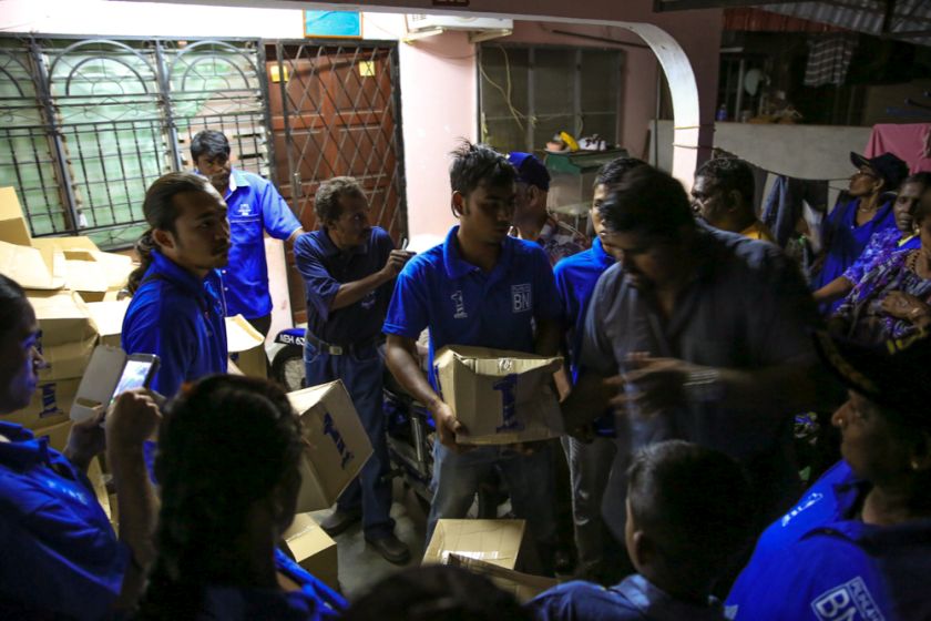 Volunteers giving away boxes filled with foodstuff to people who attended the ceramah in Teluk Intan, May 27, 2014. — Picture by Saw Siow Feng