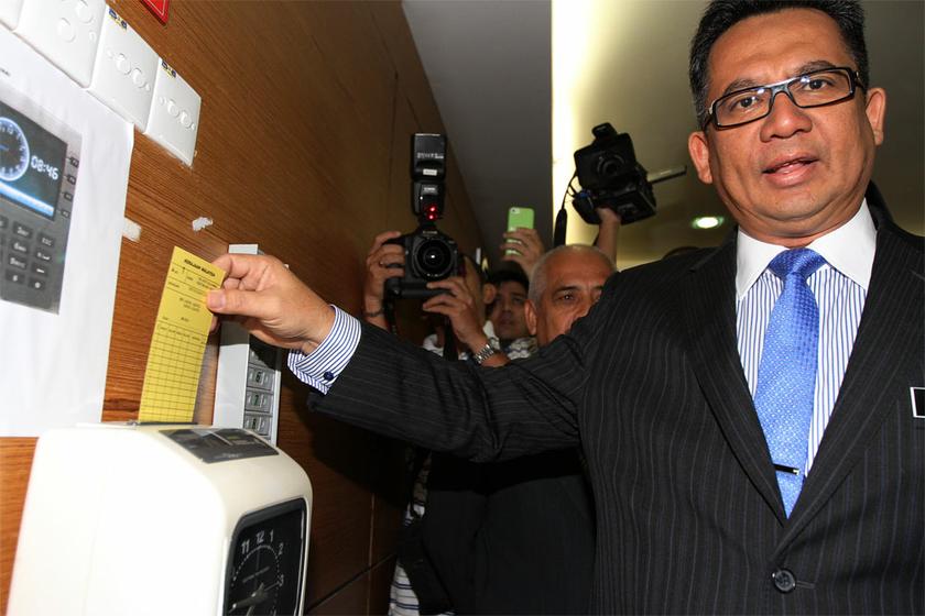 Newly-minted Terengganu mentri besar Datuk Ahmad Razif Abdul Rahman clocks in for his first day at work at 7.30am, at the Terengganu state secretariat, Kuala Terengganu, May 14, 2014. u00e2u20acu2022 Picture by Yusof Mat Isa
