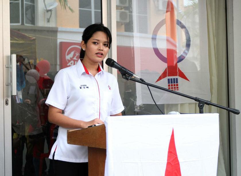 DAP's candidate for the Teluk Intan by-election, Dyana Sofya Mohd Daud in Teluk Intan, May 17, 2014. u00e2u20acu201d Picture by Yusof Mat Isa