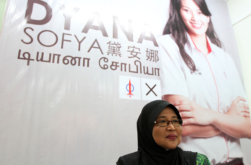 Dyana Sofya Mohd Daud's mother Yammy Samat speaks to The Malay Mail Online in Teluk Intan, on May 20, 2014. u00e2u20acu201d Picture by Yusof Mat Isa
