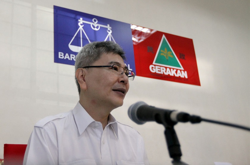 BN's candidate for the Teluk Intan by-election, Datuk  Mah Siew Keong speaks to reporters during interview at the Bilik Gerakan BN in Teluk Intan,Perak. MMO / YUSOF MAT ISA