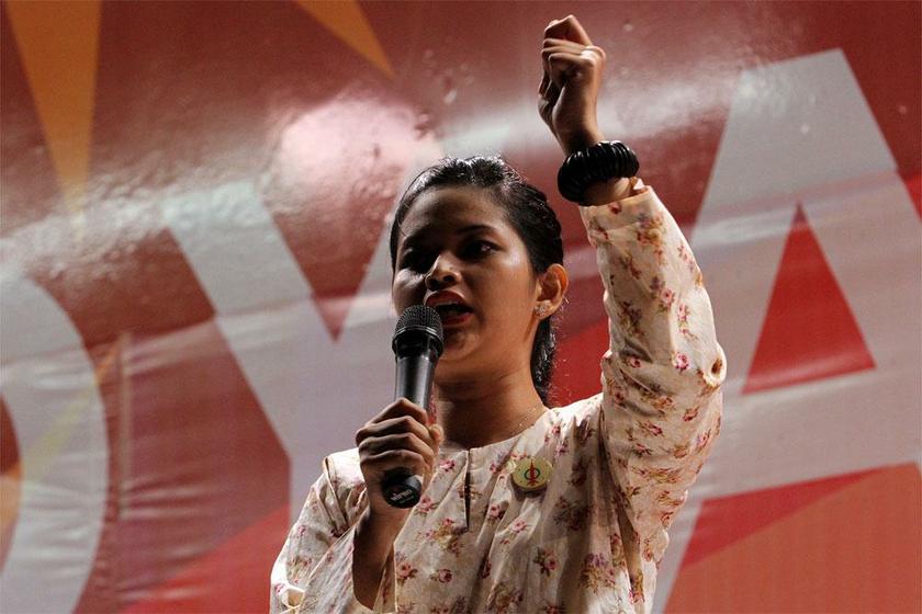 DAP's candidate for the Teluk Intan by-election, Dyana Sofya Mohd Daud speaks during a ceramah in Teluk Intan, Perak on May 25, 2014. u00e2u20acu201d Picture by Yusof Mat Isa