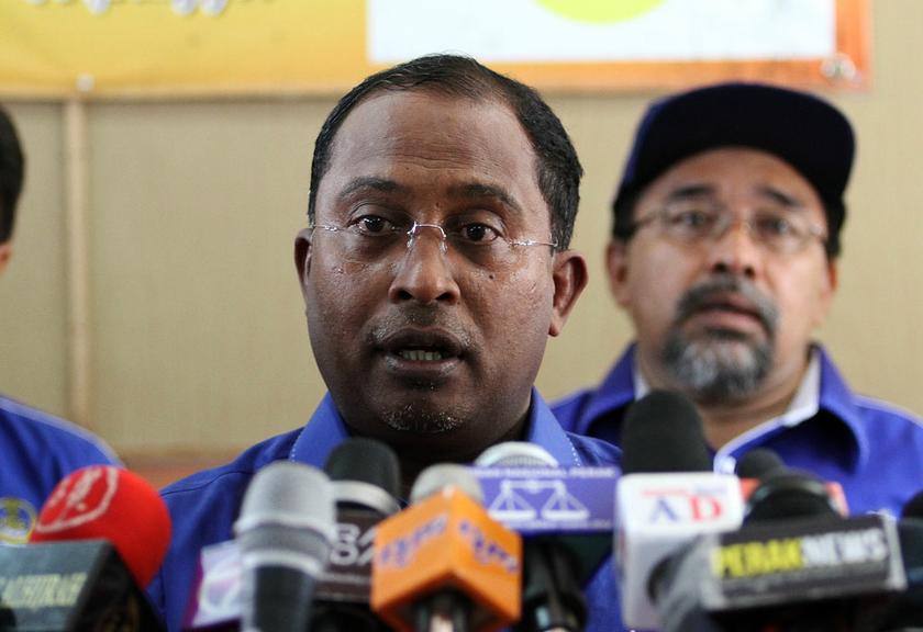 Perak Mentri Besar Datuk Zambry Abdul Kadir gives a speech in Kampung Air Hitam in Teluk Intan, Perak May 21, 2014. u00e2u20acu201d Picture by Yusof Mat Isa