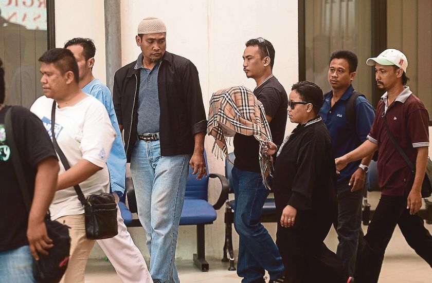 Relatives claim the boyu00e2u20acu2122s body after the post-mortem at Kuala Lumpur Hospital on May 27, 2014. u00e2u20acu201d Picture by Razak Ghazali