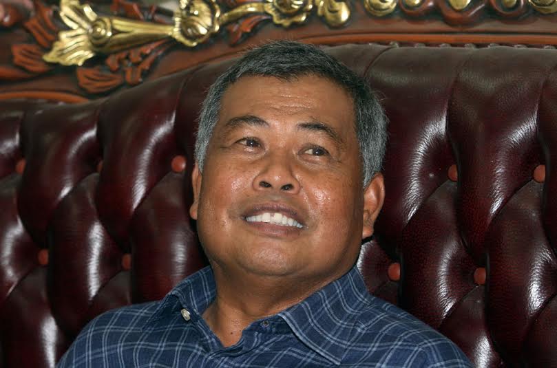 Datuk Seri Ahmad Said speaks to reporters during press conference at his house. u00e2u20acu201d Photo by Yusof Mat Isa