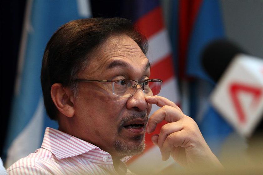 Datuk Seri Anwar Ibrahim says the current voting format was contributory to the problems that forced the party to hold fresh voting at 27 branches. u00e2u20acu2022 Picture by Yusof Mat Isa 