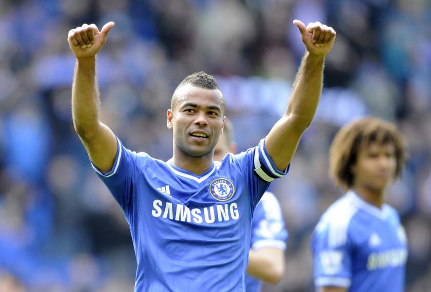 Chelseau00e2u20acu2122s Ashley Cole acknowledges the Chelsea fans during their EPL match at Cardiff City Stadium in Cardiff, Wales, May 11, 2014. u00e2u20acu201d Reuters pic