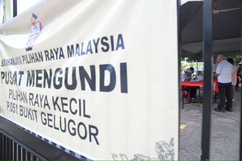Voters register at the voting centre SMJK Chung Hwa, on May 25, 2014.  u00e2u20acu201d Picture by K.E. Ooi