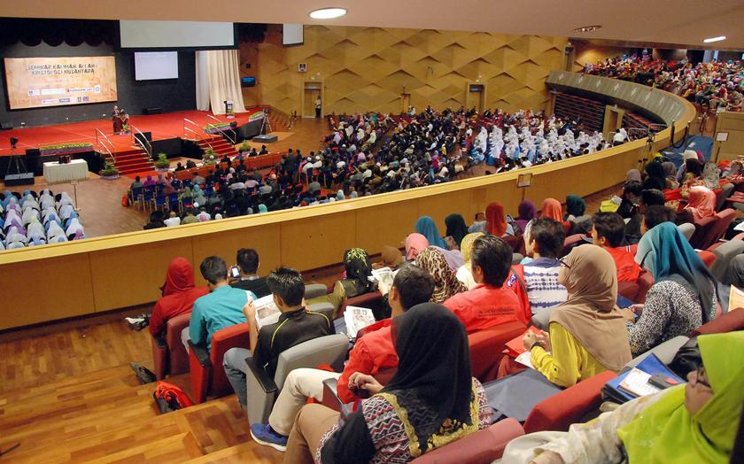 The thousand-strong audience at the seminar on the use of the word u00e2u20acu02dcAllahu00e2u20acu2122 and Christology at Universiti Teknologi Mara (UiTM) here today. u00e2u20acu2022 Picture by Yusof Mat Isa
