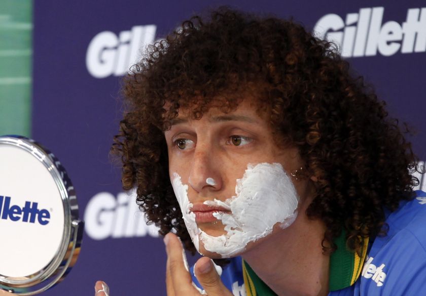 Brazil's soccer player David Luiz shaves his beard during a promotional event in Sao Paulo May 20, 2014. u00e2u20acu201d Reuters pic