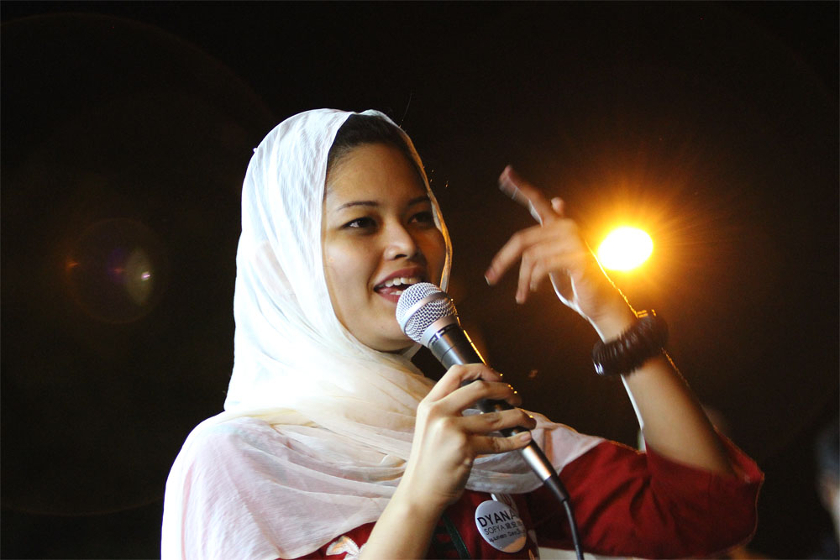 DAP's candidate for the Teluk Intan by-election Dyana Sofya Mohd Daud speaks during a ceramah in Teluk Intan, Perak, on May 23, 2014. u00e2u20acu201d Picture by Yusof Mat Isa