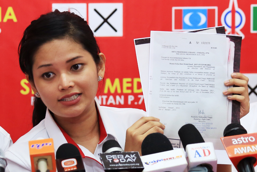 Dyana Sofya unveils her manifesto in Teluk Intan, on May 27, 2014. u00e2u20acu201d Picture by Saw Siow Feng 