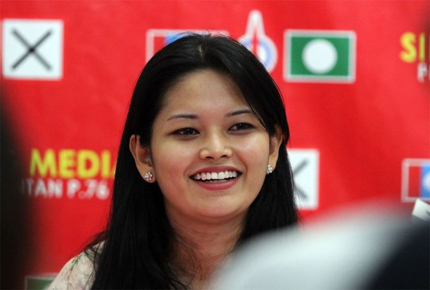 DAP's candidate for the Teluk Intan by-election, Dyana Sofya Mohd Daud speaks to reporters during a press conference in Teluk Intan, Perak, May 23, 2014. ― Picture by Yusof mat Isa
