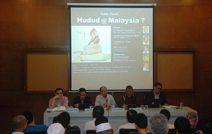 Participants at the Hudud in Malaysia forum at the Kuala Lumpur Selangor Chinese Assembly Hall (KLSCAH). From left, Syahredzan Johan, lawyer, Abun Sui Anyit,  Honorary Secretary of Pertubuhan Ikram Malaysia, Zaid Kamaruddin, Sepang MP Mohamed Hanipa Maidi