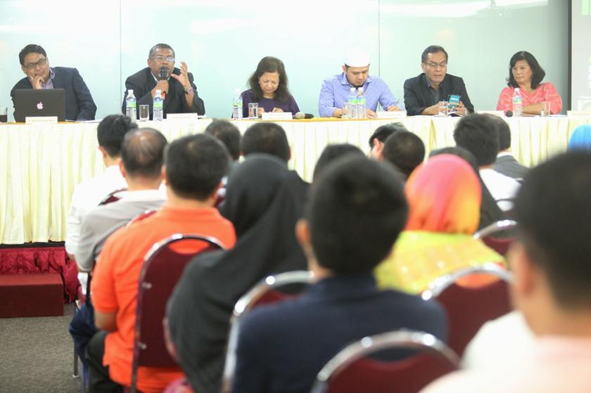 Panellists of the 'Hudud in Malaysia, Can We? Should We?' forum are seen here at the KLSCAH in Kuala Lumpur, on May 11, 2014. u00e2u20acu2022 Picture by Choo Choy May