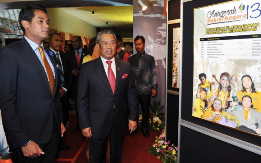 Youth and Sports Minister, Khairy Jamaluddin (left) and Deputy Prime Minister Tan Sri Muhyiddin Yassin visiting an exhibition booth during the 2013 National Sports Awards presentation, May 19, 2014. u00e2u20acu201d Bernama pic