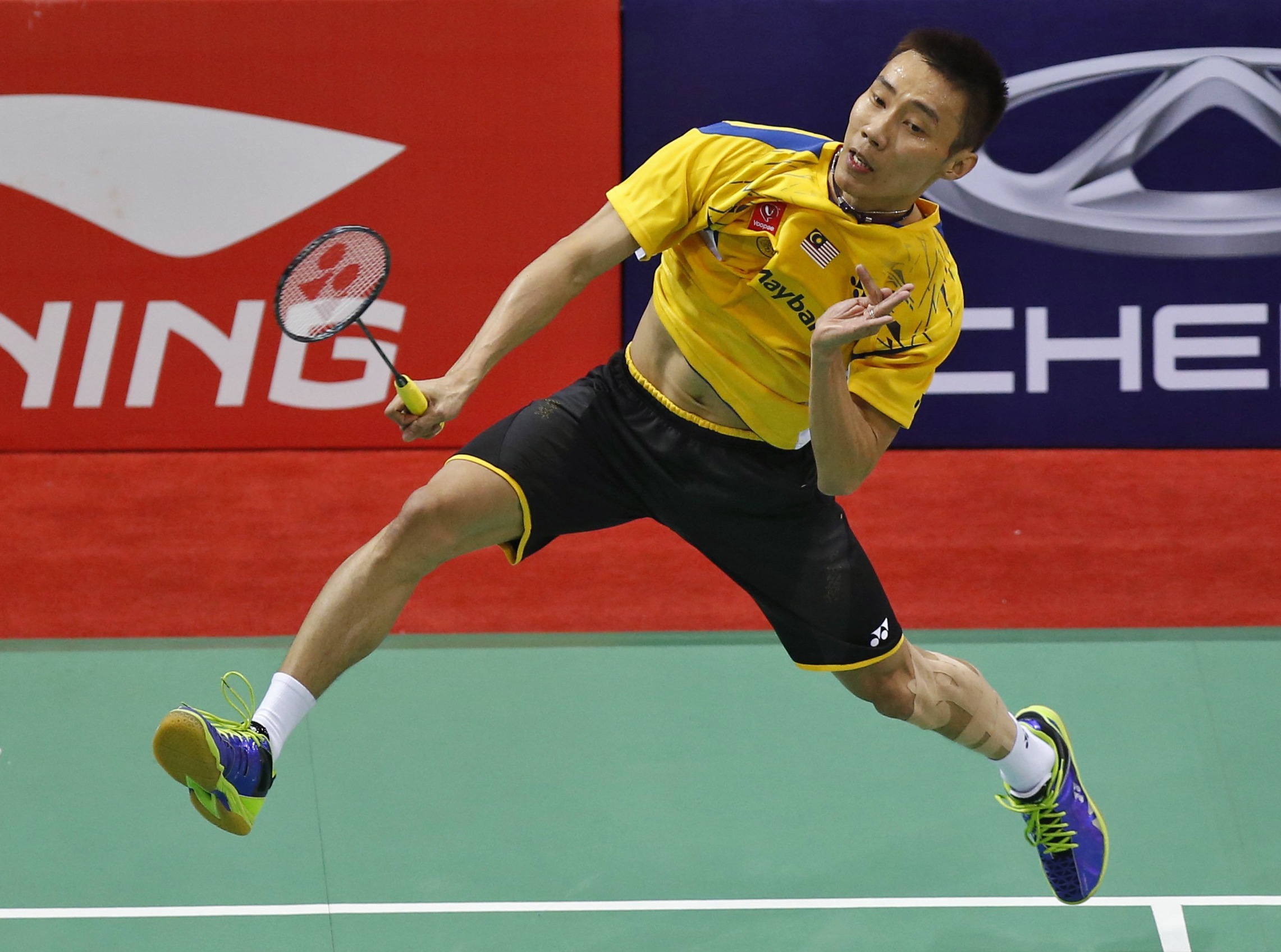 Malaysiau00e2u20acu2122s Lee Chong Wei prepares to return a shot to South Koreau00e2u20acu2122s Son Wan-ho during their menu00e2u20acu2122s singles match in the Thomas Cup badminton championship in New Delhi May 21, 2014. u00e2u20acu201d Reuters pic