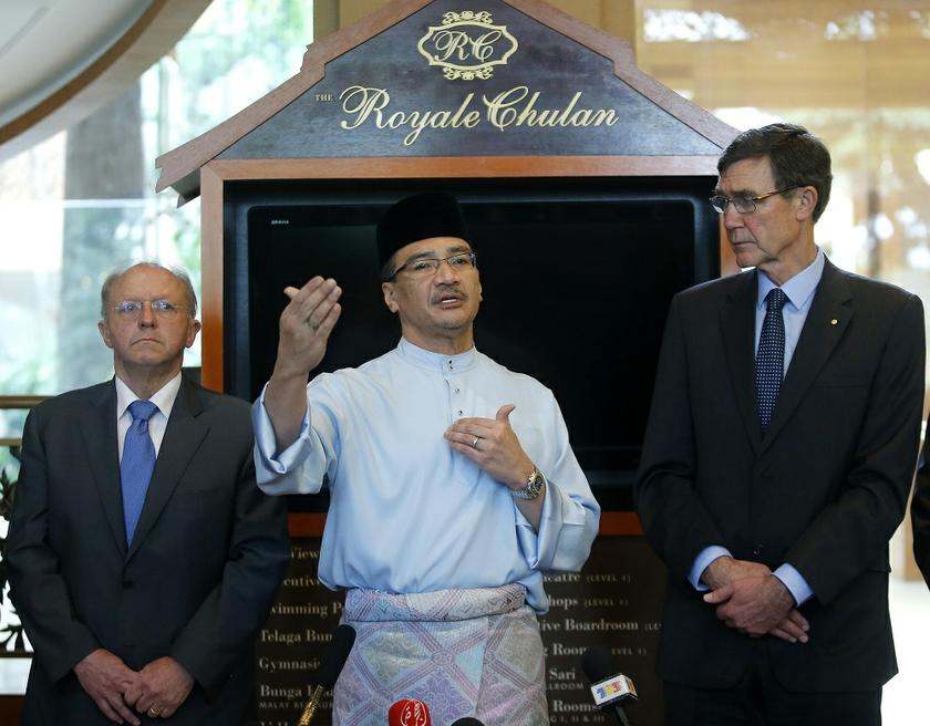 (From left) BEA President Jean-Paul Troadec, Acting Transport Minister Datuk Seri Hishammuddin Hussein and JACC Air Chief Marshal Angus Houston attend a news conference on Flight MH370, in Kuala Lumpur May 2, 2014. u00e2u20acu201d Reuters pic
