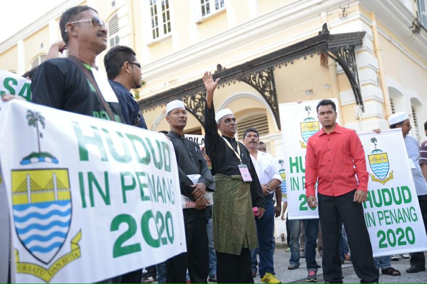Mohamed Nabi Bux Nabi Sathar, a candidate for the Bukit Gelugor by-election, waves to his supporters who are holding 'Hudud in Penang 2020' banners outside the Bukit Gelugor nomination centre, on May 12, 2014. u00e2u20acu201d Picture by K.E. Ooi