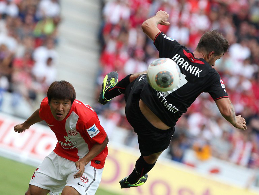 Mainz' Park Joo-Ho (left) and Stuttgart's Martin Harnik vie for the ball during the German first division Bundesliga football match in Mainz, Germany, on August 11, 2013. u00e2u20acu201d AFP pic